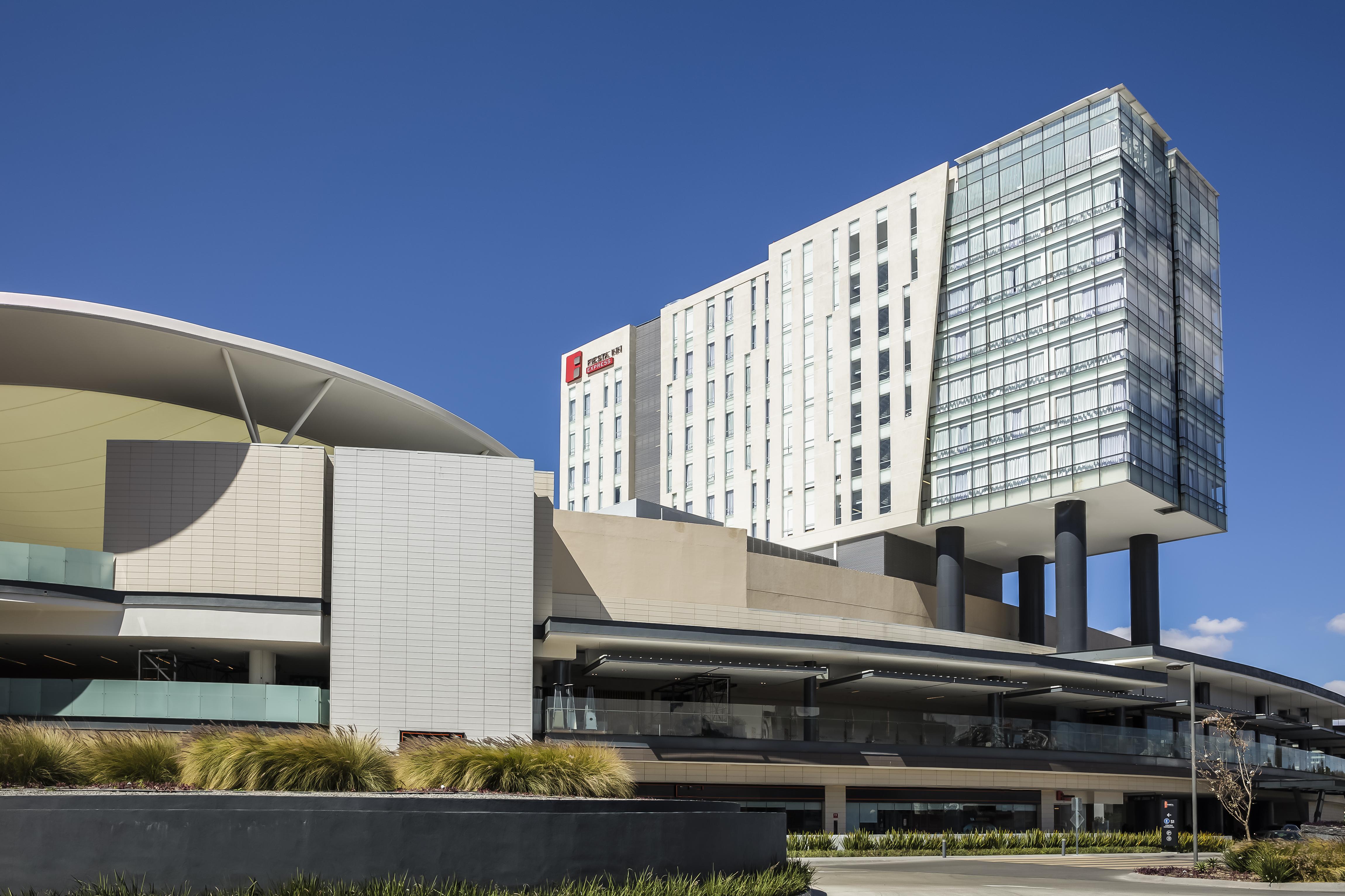 Fiesta Inn Express Queretaro Constituyentes Экстерьер фото