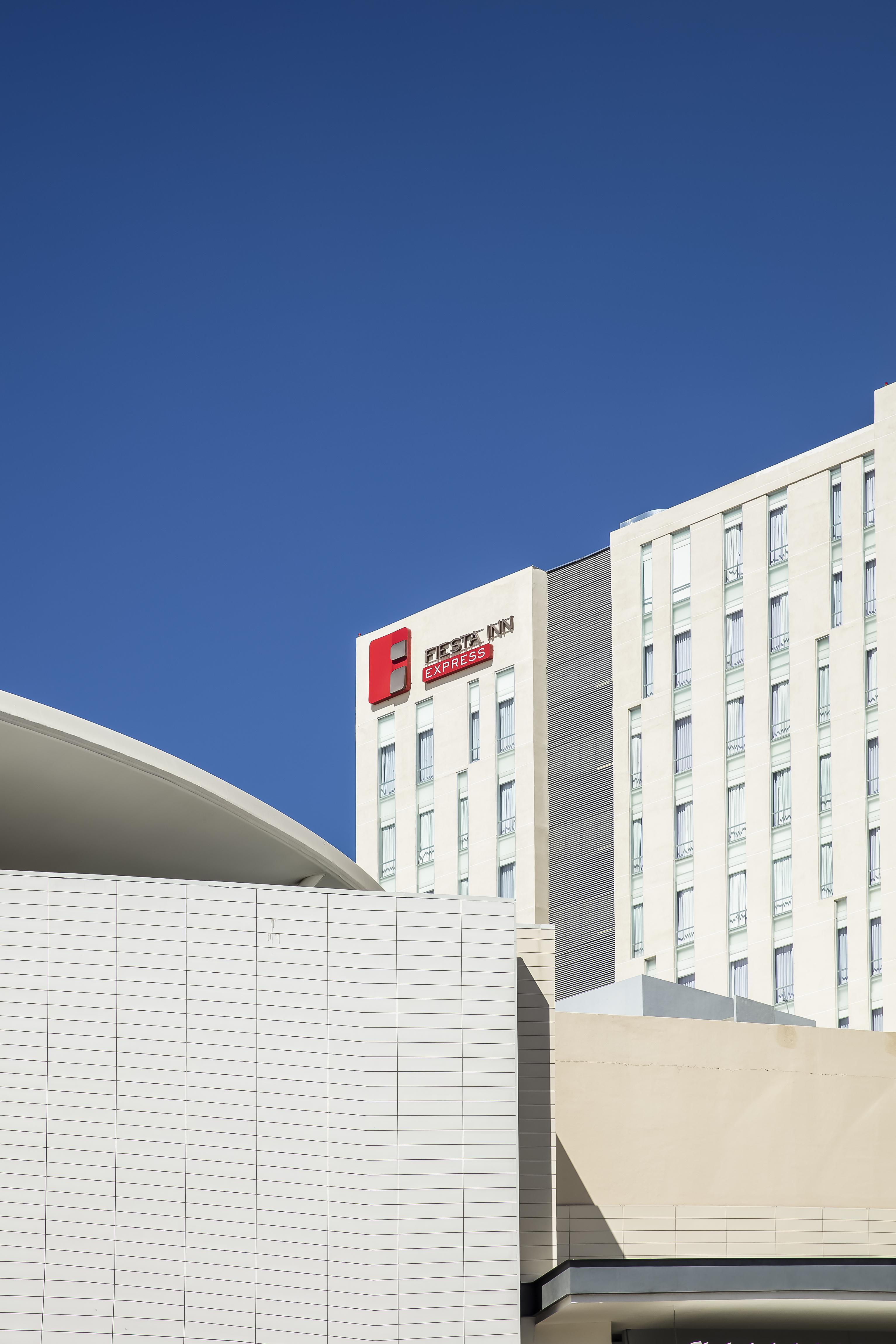 Fiesta Inn Express Queretaro Constituyentes Экстерьер фото
