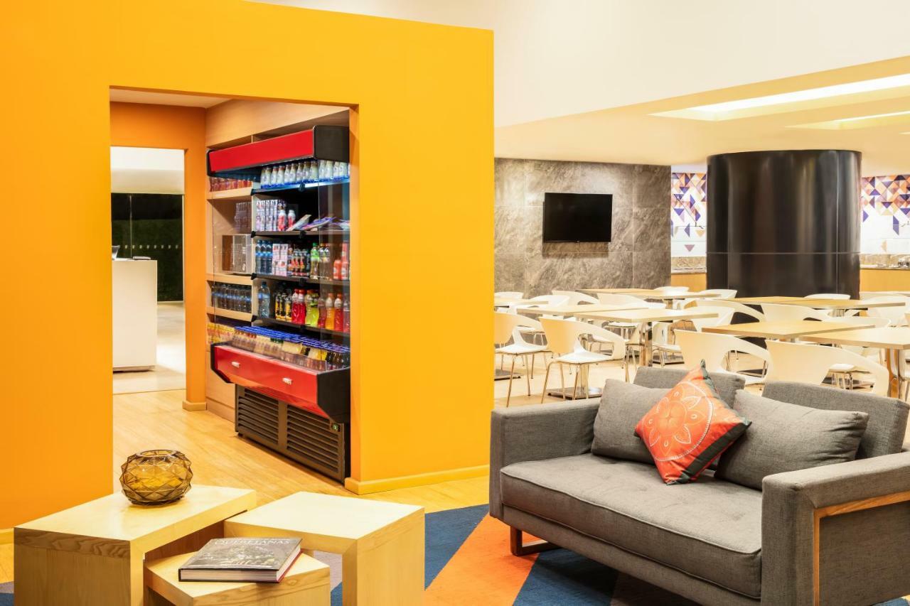 Fiesta Inn Express Queretaro Constituyentes Экстерьер фото